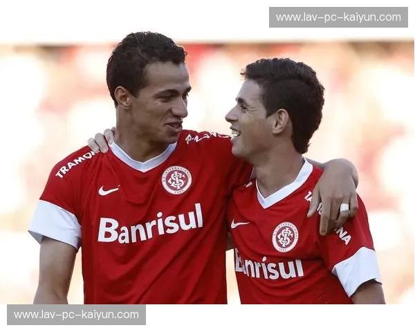 绿巨人与红衫军的绿茵绝唱：桑托斯与巴西国际的恩怨情仇